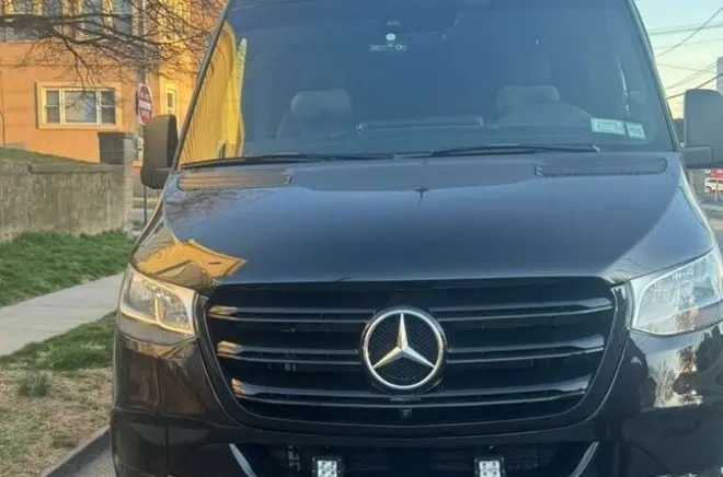 Trasferimento aeroporto NYC: Van privato Sprinter per gruppi