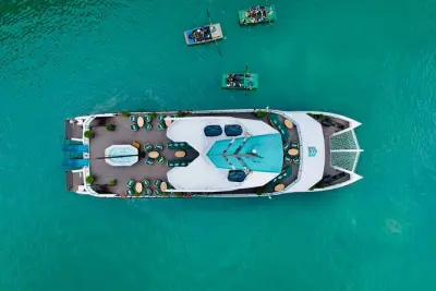 Ha Long Bay de caiaque: Karsts de calcário e escorregador aquático
