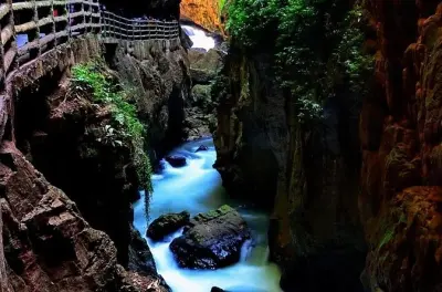 Jiuxiang Cave tour from Kunming: Private guide, roast duck