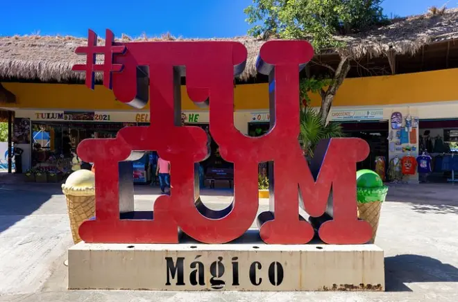 Traslado privado de Tulum al ferry de Chiquila, directo a Holbox