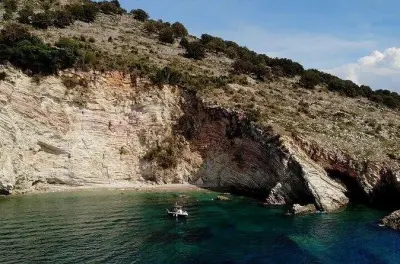 Private Bootstour an der Küste von Krorëza: 5 bis 6 Stopps