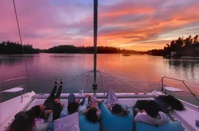 Privater Sonnenuntergang an Bord der Wyuna Katamaran, Bermuda