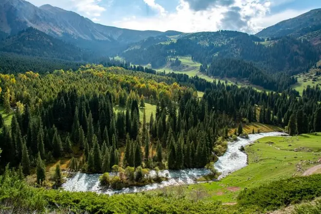 Kyrgyzstan laghi di montagna: Issyk Kul, Song Kol e yurte