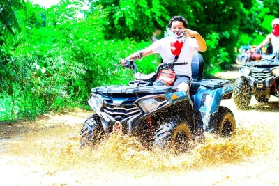 Sinta a adrenalina em um passeio de atv em punta cana com nado em gruta, degustação de café e chocolate e tempo para relaxar na praia macao. transporte incluso.