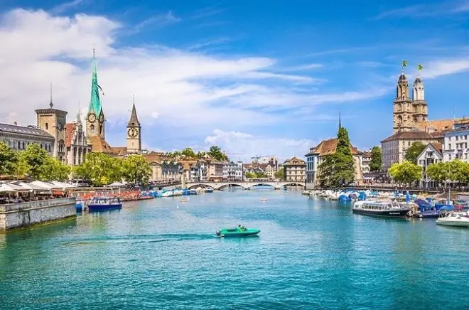 Privattour Zürich: Altstadt, Goldküste & Felsenegg