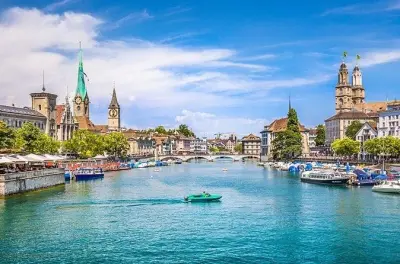 Privattour Zürich: Altstadt, Goldküste & Felsenegg