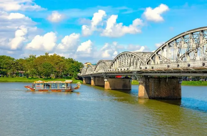 Hue Drachenbootfahrt: Parfümfluss & Königliche Gräber