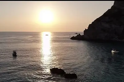 Barco al atardecer de Tropea a Capo Vaticano con snorkel y aperitivo
