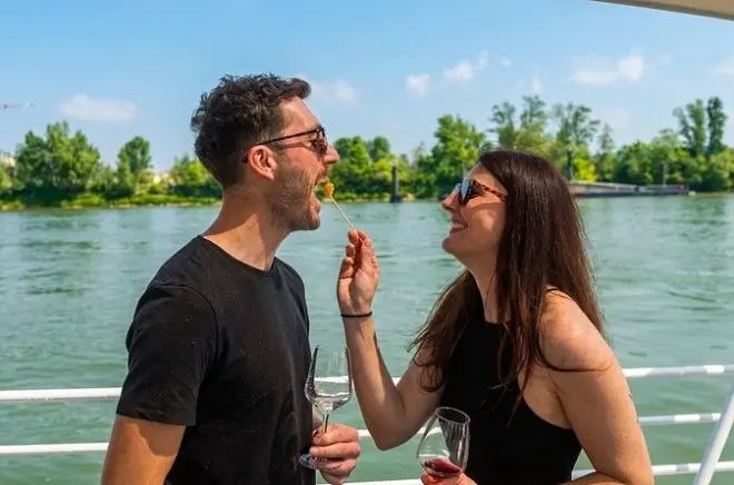 Mercado Chartrons e passeio pelo rio Garonne em Bordeaux