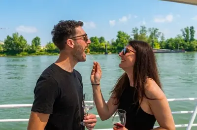 Bordeaux: Mercato di Chartrons e crociera sul fiume Garonna