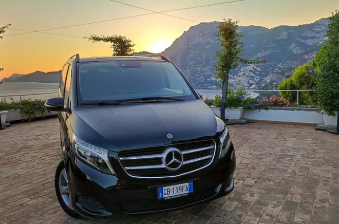 Traslado de Positano a Nápoles: Conductor en inglés, ruta panorámica