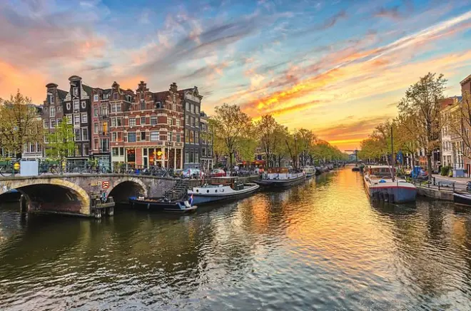 Rotterdam to Amsterdam Private Transfer with Utrecht Stop