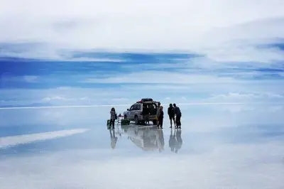 Sonnenuntergang, Sterne und Incahuasi auf der Uyuni Salzpfannen-Tour