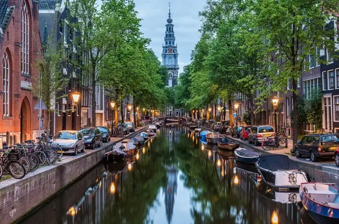 Trasferimento privato Rotterdam Amsterdam con sosta di 2 ore all’Aia