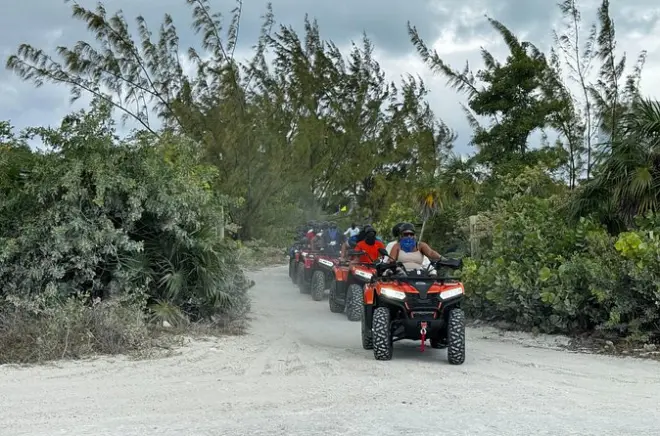 Guidare ATV a Providenciales: Percorsi su spiaggia e dune