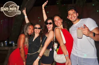 Festa em Puerto Escondido: Tour bilíngue com open bar
