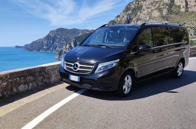 Transfer da Positano a Roma: Percorso panoramico con opzione Pompei