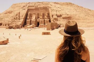 Templi di Abu Simbel da Aswan: Auto privata e guida