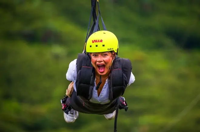 Zipline a Vallé: 7 linee inclusa la Signature da 1,5 km