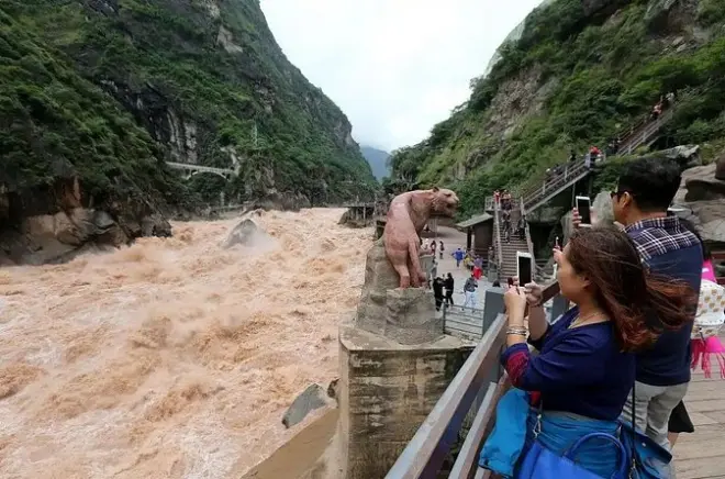 Tiger Leaping Gorge Privater Wanderausflug ab Lijiang