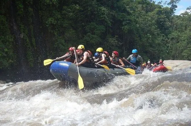 Rafting in Baños: 14 km auf vulkanisch gespeisten Flüssen