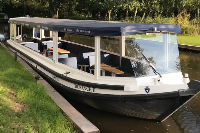 Giethoorn croisière privée en bateau chauffé sur les canaux