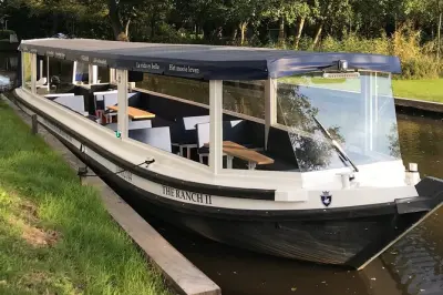 Giethoorn croisière privée en bateau chauffé sur les canaux