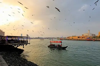 Dubai Wüstensafari: Dünenfahrt, Kamelritt & BBQ