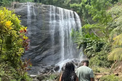 Tour de día completo por Grenada: Cascadas, ron y chocolate