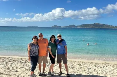 Tortola: Cane Garden Bay, distilleria di rum e pranzo