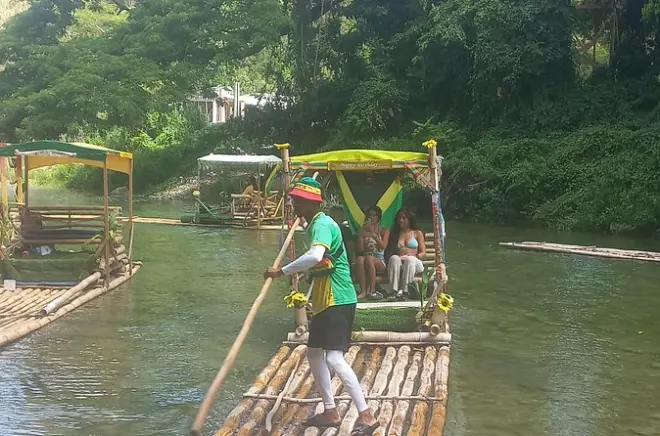 Passeio de jangada de bambu e cavalgada em Ocho Rios