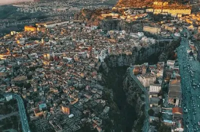 Tour a piedi a Constantine: Dal palazzo ottomano al ponte Sidi M'Cid