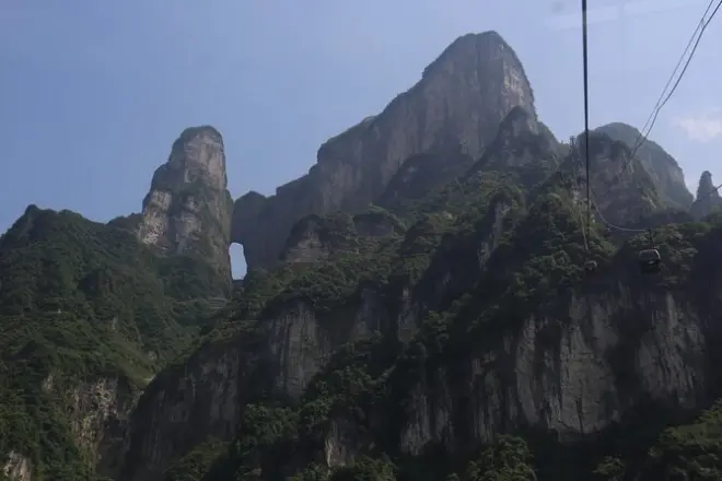 Tianmen-Berg & Zhangjiajie-Park: Tagesausflug zu den Avatar-Felsen