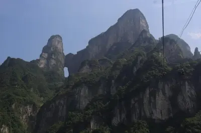 Tianmen-Berg & Zhangjiajie-Park: Tagesausflug zu den Avatar-Felsen