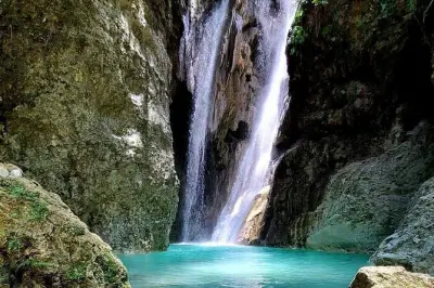Sentiero privato alla cascata del fiume La Rejoya