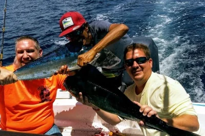 Parti per una mezza giornata di pesca sportiva da playas del coco. prendi mahi-mahi, snappers e altro con guide locali nelle acque del pacifico di guanacaste.