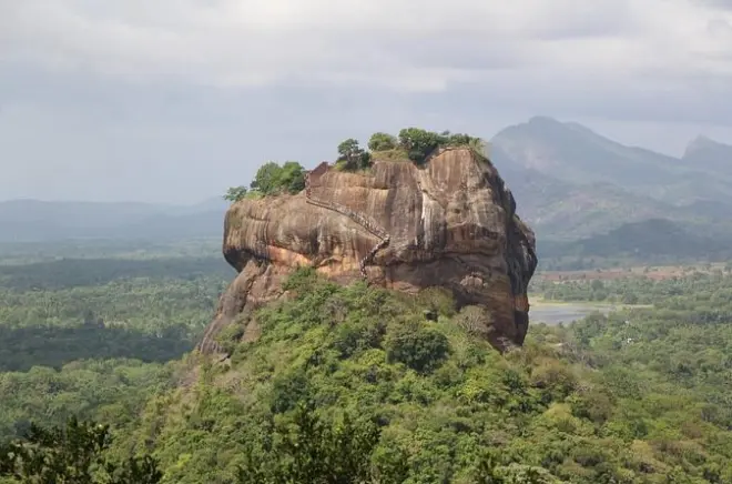 Da Sigiriya a Negombo in trasferimento privato con aria condizionata
