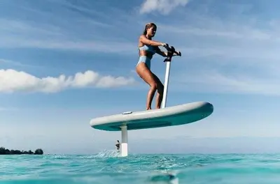 Aventure en scooter efoil à Sarasota : Glissez au-dessus de l'eau