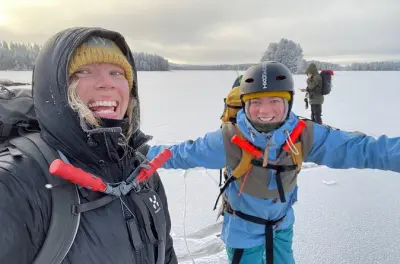 Patinage sur lacs gelés en Suède centrale – journée complète