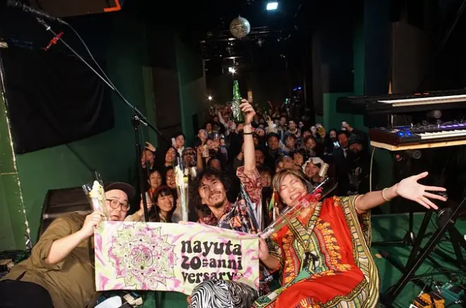 Noite de música indie em Osaka: Show ao vivo e jantar