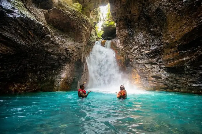 Cascata La Leona: Nuoto in grotta e tuffi vicino a Liberia