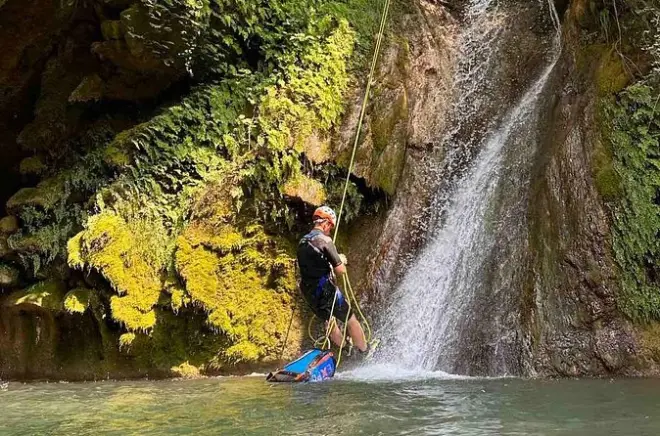 Aventura de canyoning en Budva por el cañón del río Drenostica