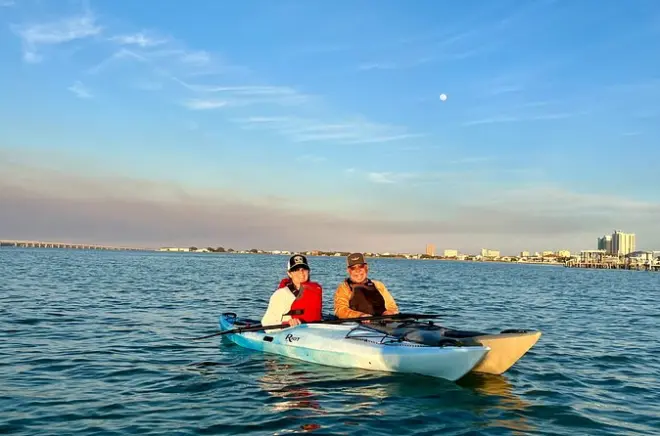 Caiaque na baía de Pensacola com golfinhos, arraias e vida selvagem