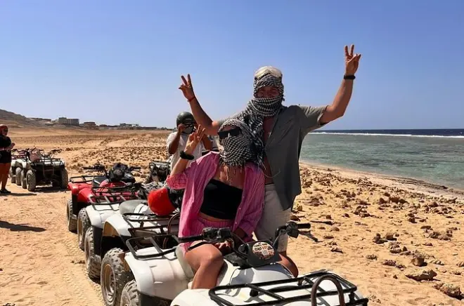 Quad dans le désert de Marsa Alam : Safari et camp bédouin