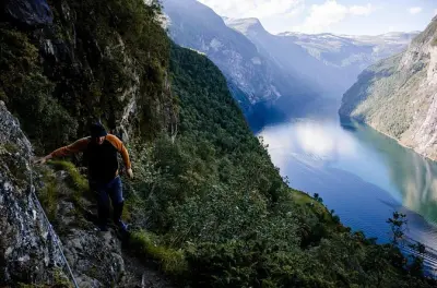 Excursión a Skageflå y aventura en RIB desde Geiranger