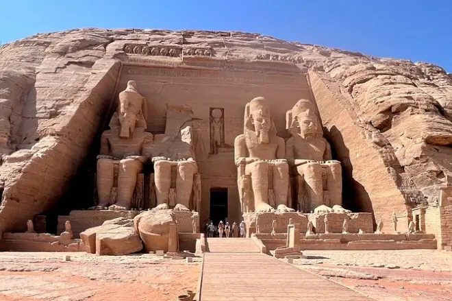 Tour ai templi di Abu Simbel da Aswan: Vola e visita in aereo