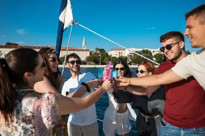 Tramonto a vela a Zadar con barca privata e champagne incluso