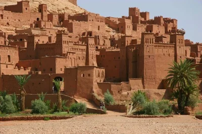 Voyage privé de 3 jours dans le désert depuis marrakech avec balade à dos de chameau, aït ben haddou, gorges du dadès et nuit dans les dunes de merzouga. repas, guide et transport inclus.