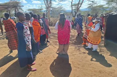 Vila Masai perto de Nairobi: Cultura tradicional e miçangas artesanais
