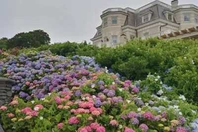Newport Historic Van Tour: Gilded Age mansions on Bellevue Avenue